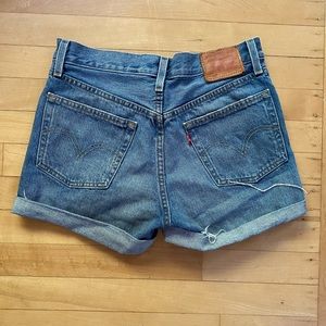 Levi 501 Shorts: Size 26